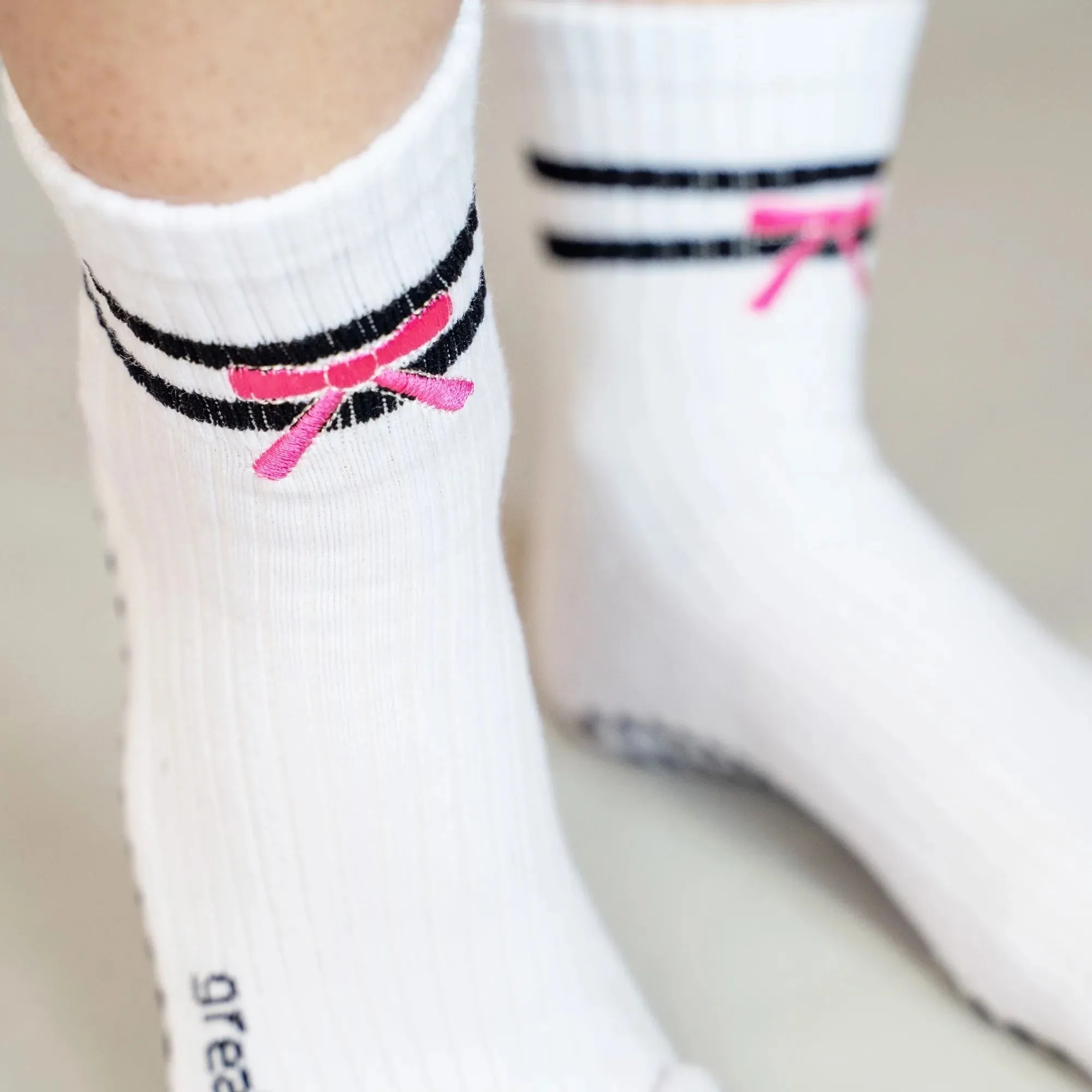 Greer Crew Grip Sock - Pink Bow (Barre / Pilates)